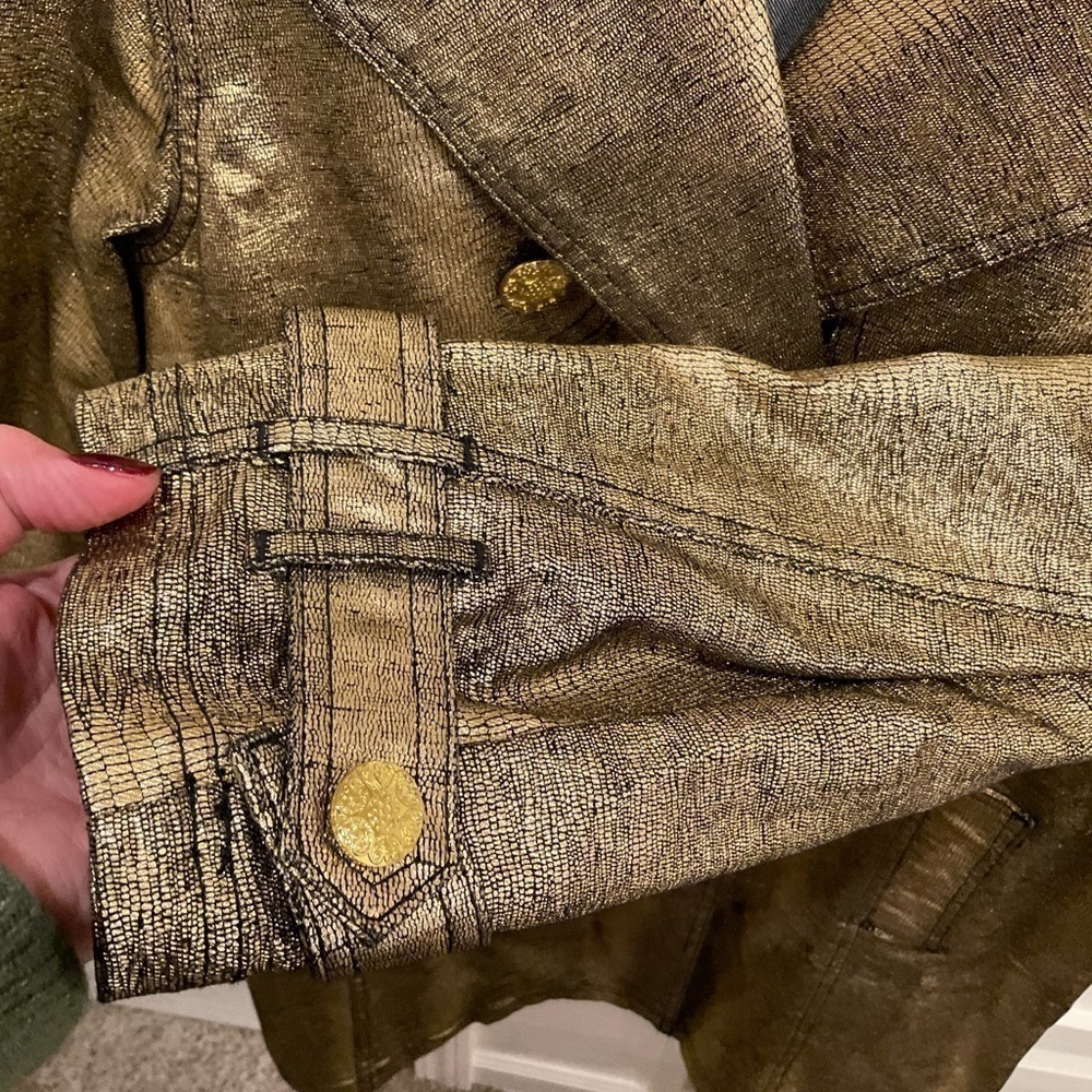DG metallic gold trench with gold buttons - Picture 3 of 5